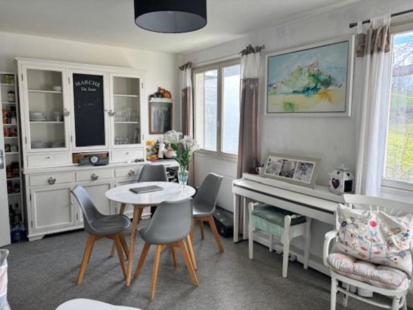 Maison, 2 chambres, garage, jardin 1439 m2