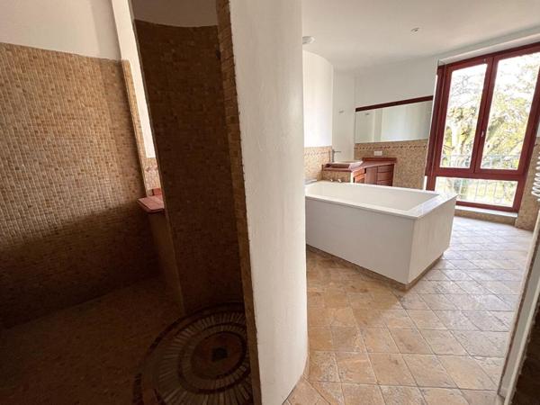 BEAUREGARD . Duplex 4 pièces 109m2 habitables + terrasse, cave et 2 places de stationnement