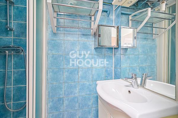 BEAU 2 PIECES EN DERNIER ETAGE