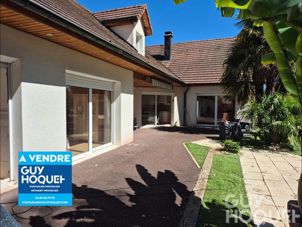 A VENDRE MAISON TERRAIN PISCINE 2 GARAGES