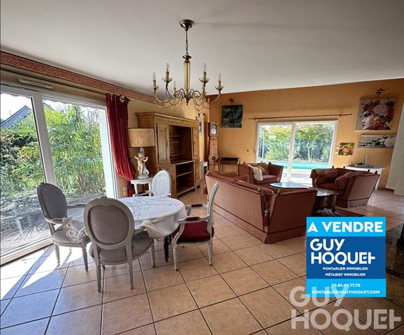 A VENDRE MAISON TERRAIN PISCINE 2 GARAGES