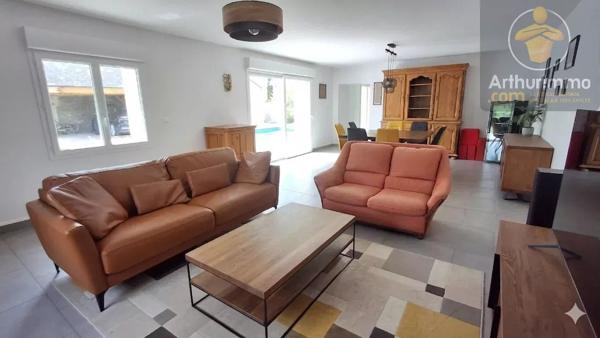 Vente                                                      Maison
                        
                     8 pièces                      207 m2                     à Messas