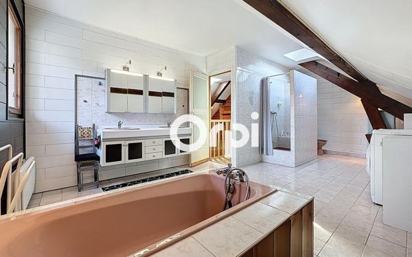 Maison à vendre    4 pièces •  Bonne