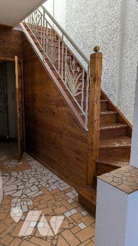 Maison d'habitation de 4 pièces (110 m²), garage et terrain.
Contenance totale 578 m².