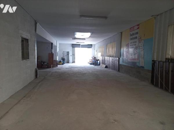 ENTREPOT ET LOCAL COMMERCIAL