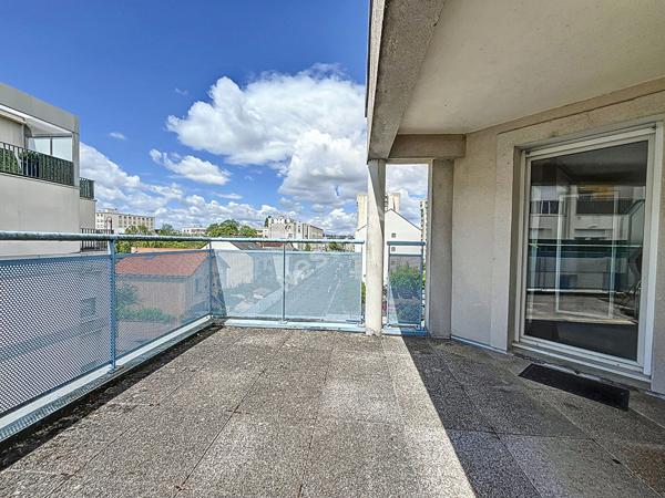 APPARTEMENT MEUBLE - JOUE LES TOURS - PARKING