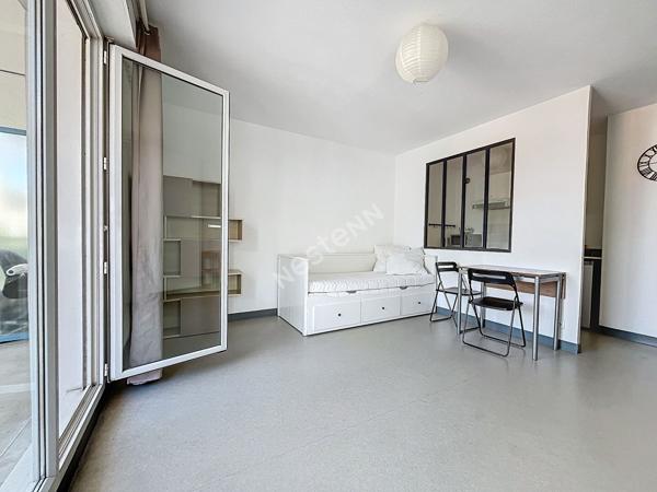 APPARTEMENT MEUBLE - JOUE LES TOURS - PARKING