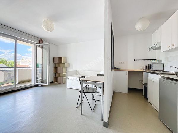 APPARTEMENT MEUBLE - JOUE LES TOURS - PARKING