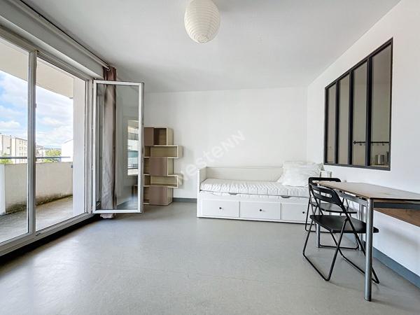 APPARTEMENT MEUBLE - JOUE LES TOURS - PARKING