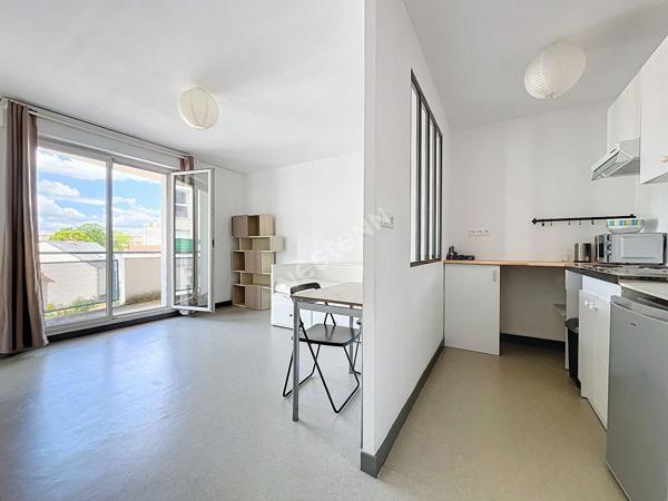 APPARTEMENT MEUBLE - JOUE LES TOURS - PARKING