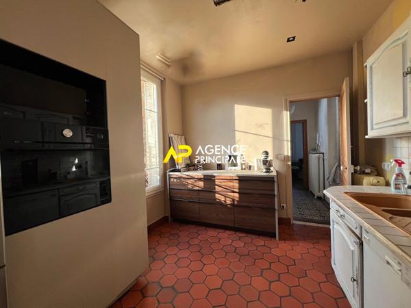 Maison de Prestige à Vendre à Argenteuil - 5 Chambres, 160 m² €599 000 ** - Référence 4526