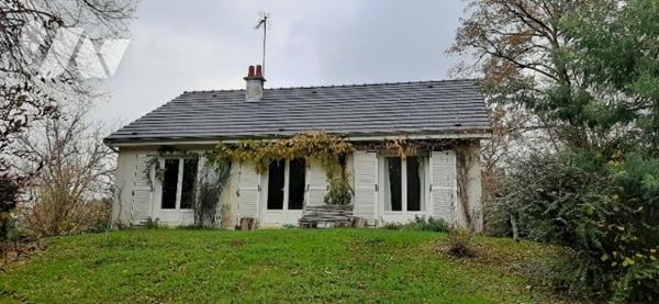 Pavillon avec sous-sol enterré proche lac se composant de 3 chs, hangar et terrain