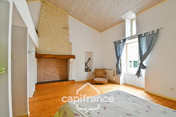 Maison charentaise à vendre 4 pièces LES EGLISES D'ARGENTEUIL (17)avec garage sur 1089m² de jardin arboré