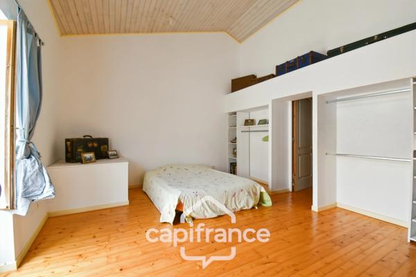 Maison charentaise à vendre 4 pièces LES EGLISES D'ARGENTEUIL (17)avec garage sur 1089m² de jardin arboré