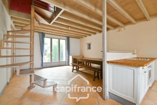 Maison charentaise à vendre 4 pièces LES EGLISES D'ARGENTEUIL (17)avec garage sur 1089m² de jardin arboré