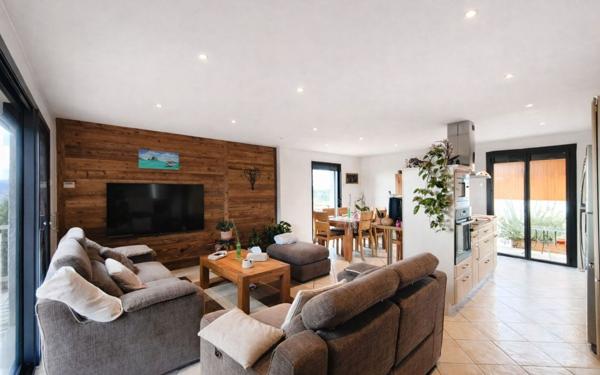 Maison à vendre    6 pièces •  Seynod