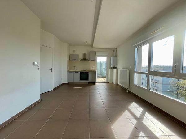 Appartement dernier étage Trois Pièces + Terrasse + Garage