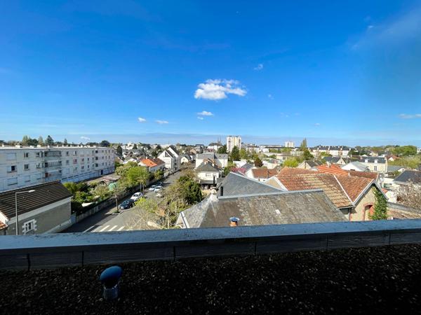 Appartement dernier étage Trois Pièces + Terrasse + Garage