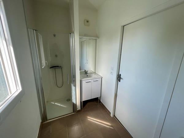 Appartement dernier étage Trois Pièces + Terrasse + Garage