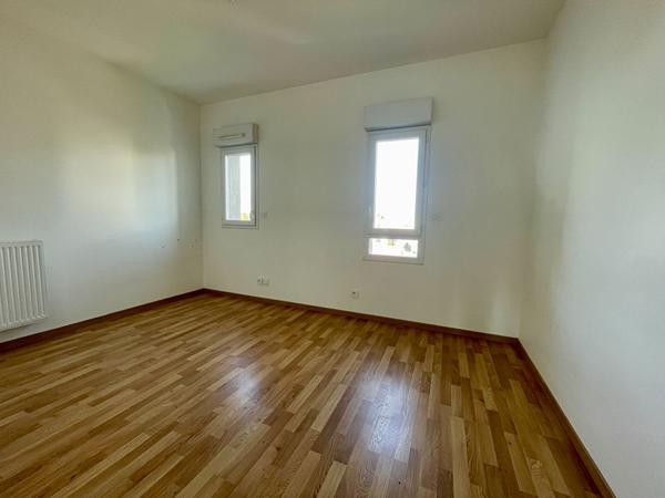 Appartement dernier étage Trois Pièces + Terrasse + Garage