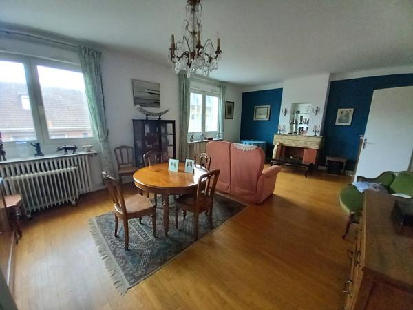 Appartement
                                                                                                                                                                                                                                                                                                                        4 pièce(s)                                                                                                                                                                                                          3 chambre(s)                                                                                                                                                                                                          151  m²