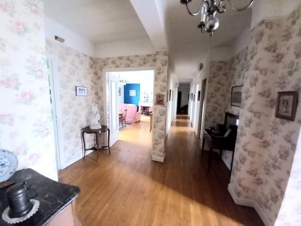 Appartement
                                                                                                                                                                                                                                                                                                                        4 pièce(s)                                                                                                                                                                                                          3 chambre(s)                                                                                                                                                                                                          151  m²