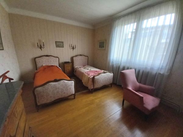 Appartement
                                                                                                                                                                                                                                                                                                                        4 pièce(s)                                                                                                                                                                                                          3 chambre(s)                                                                                                                                                                                                          151  m²