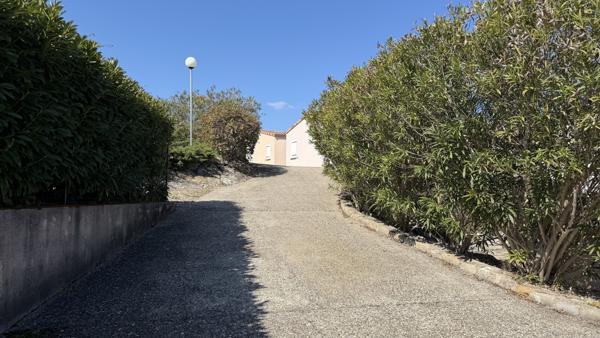 Ensemble de 6 maisons avec piscine