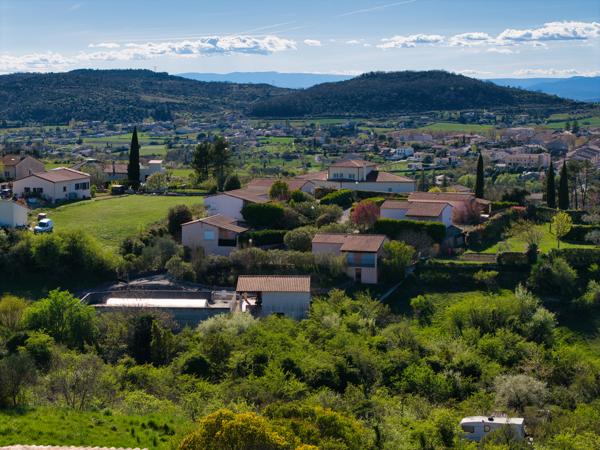 Ensemble de 6 maisons avec piscine