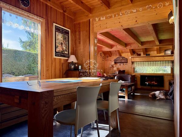 Chamonix-Mont-Blanc – Chalet 3 pièces, 2 chambres – 61 m² – Terrain de 1140 m² – Terrasse, caves et grenier