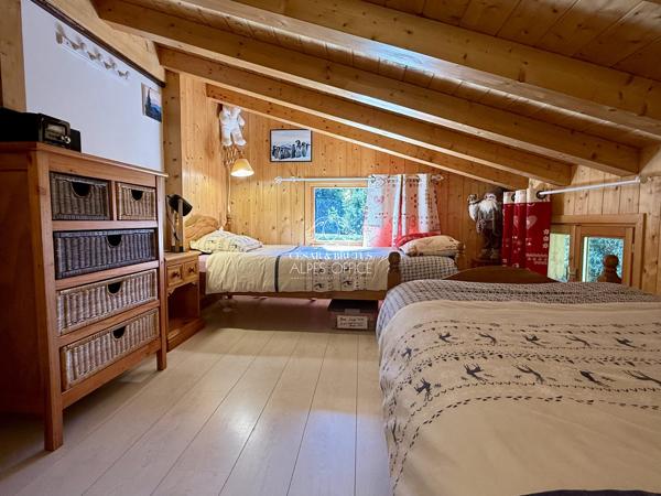 Chamonix-Mont-Blanc – Chalet 3 pièces, 2 chambres – 61 m² – Terrain de 1140 m² – Terrasse, caves et grenier