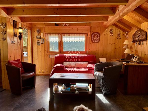 Chamonix-Mont-Blanc – Chalet 3 pièces, 2 chambres – 61 m² – Terrain de 1140 m² – Terrasse, caves et grenier