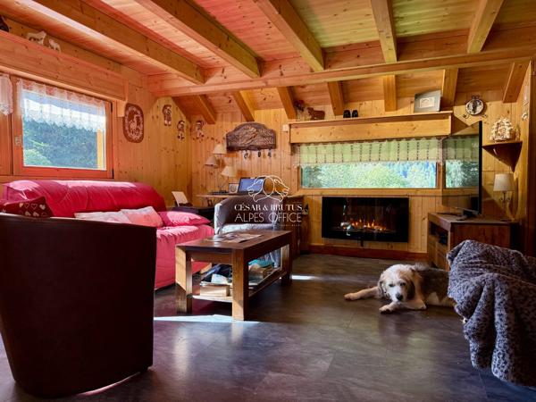 Chamonix-Mont-Blanc – Chalet 3 pièces, 2 chambres – 61 m² – Terrain de 1140 m² – Terrasse, caves et grenier