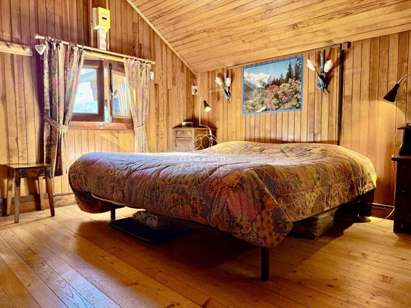 Chamonix-Mont-Blanc – Chalet 3 pièces, 2 chambres – 61 m² – Terrain de 1140 m² – Terrasse, caves et grenier