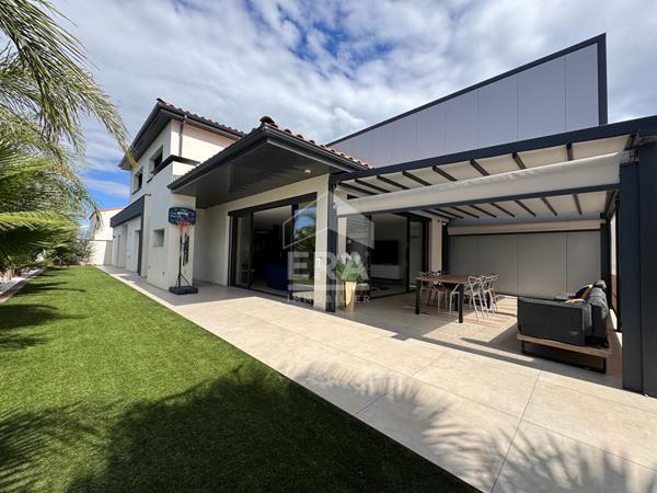 Maison Pia 5 pièce(s) 150 m2 + hangars commerciaux