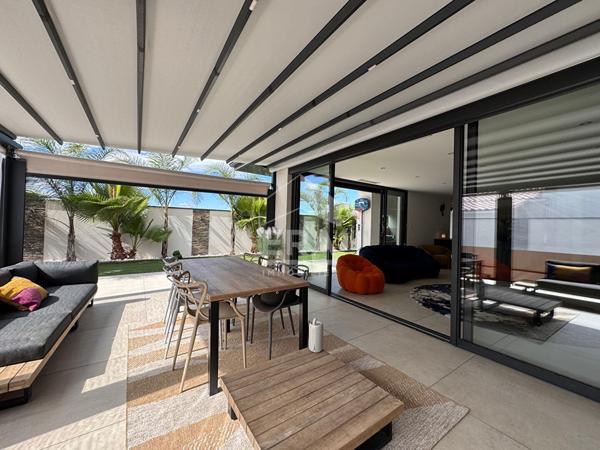 Maison Pia 5 pièce(s) 150 m2 + hangars commerciaux