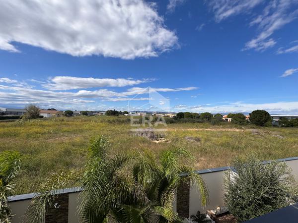 Maison Pia 5 pièce(s) 150 m2 + hangars commerciaux