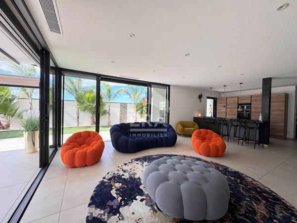 Maison Pia 5 pièce(s) 150 m2 + hangars commerciaux