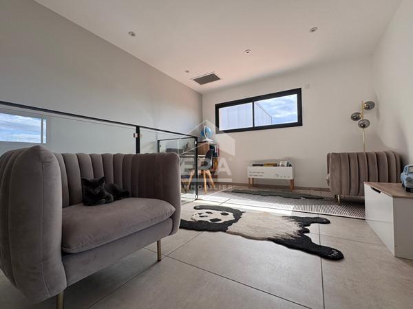 Maison Pia 5 pièce(s) 150 m2 + hangars commerciaux