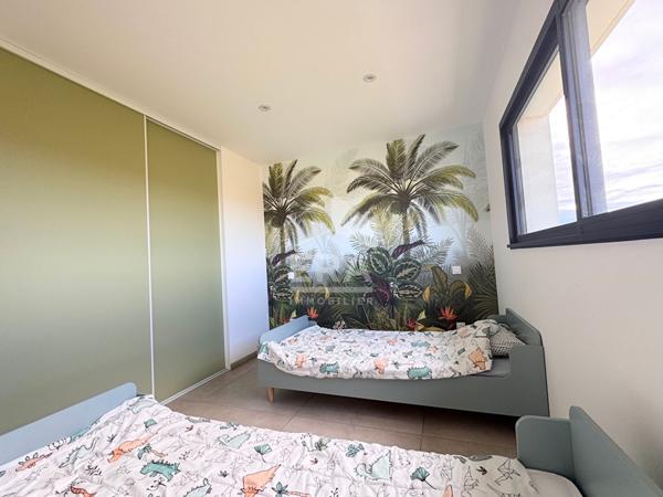 Maison Pia 5 pièce(s) 150 m2 + hangars commerciaux