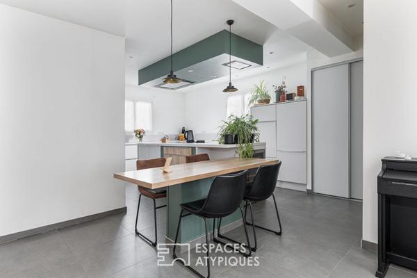 Maison contemporaine avec terrasse rooftop à Pouvourville