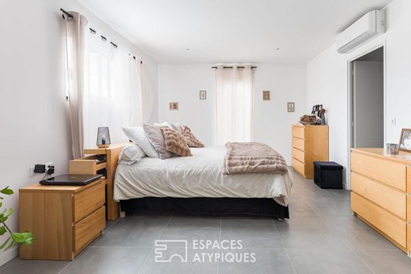 Maison contemporaine avec terrasse rooftop à Pouvourville