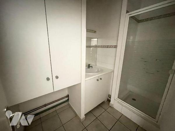 A vendre - Manosque (04) - Alpes de Haute Provence: Spacieux et lumineux studio d'env 40,18 m²,...