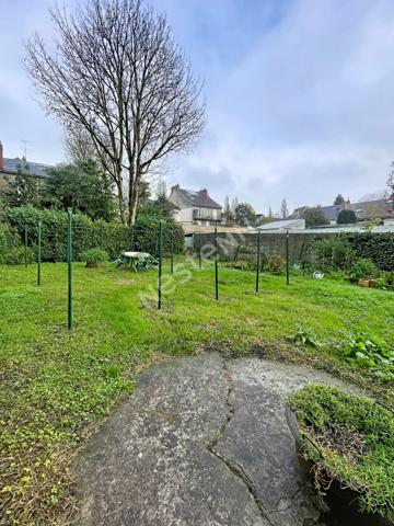 NANTES - ROND-POINT DE RENNES / Appartement 3 pièces 54 m², cave, deux greniers, jardin collectif