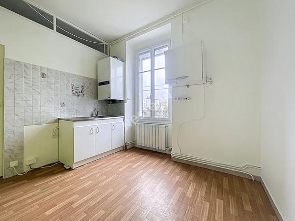 NANTES - ROND-POINT DE RENNES / Appartement 3 pièces 54 m², cave, deux greniers, jardin collectif