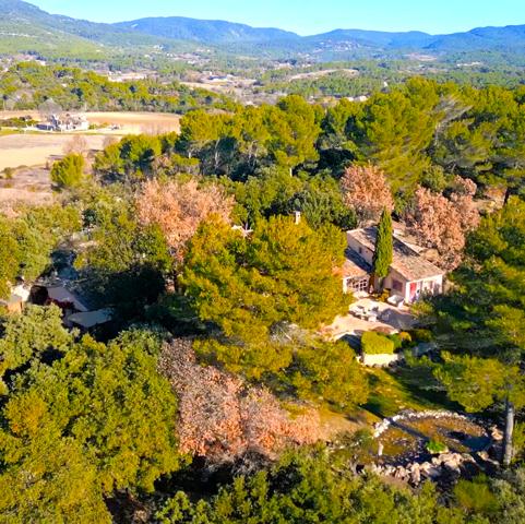 Grambois (84240) Domaine d’exception avec vue panoramique sur la vallée d’Aigues et la Sainte-Victoire
