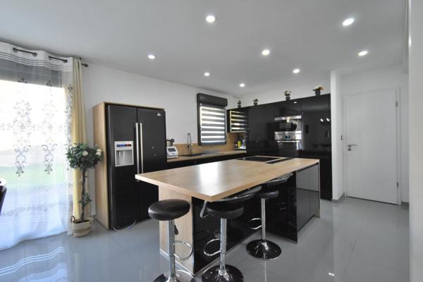 SPLENDIDE VILLA 2019 lumineuse, économe, au calme