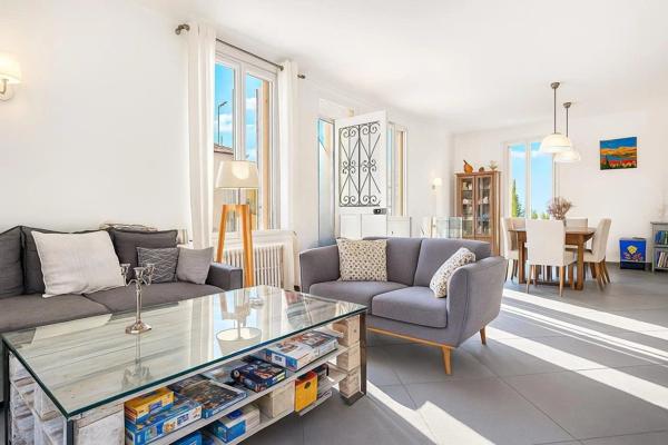 Maison individuelle 4 pièces à vendre au Cannet Mairie avec jardin, terrasse et balcon