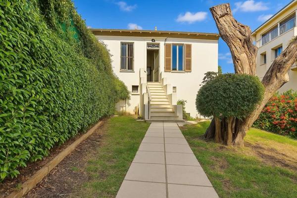 Maison individuelle 4 pièces à vendre au Cannet Mairie avec jardin, terrasse et balcon