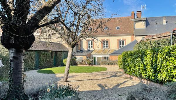 Maison
                                                                                                                                                                                                                                                                                                                        6 pièce(s)                                                                                                                                                                                                          3 chambre(s)                                                                                                                                                                                                          125  m²